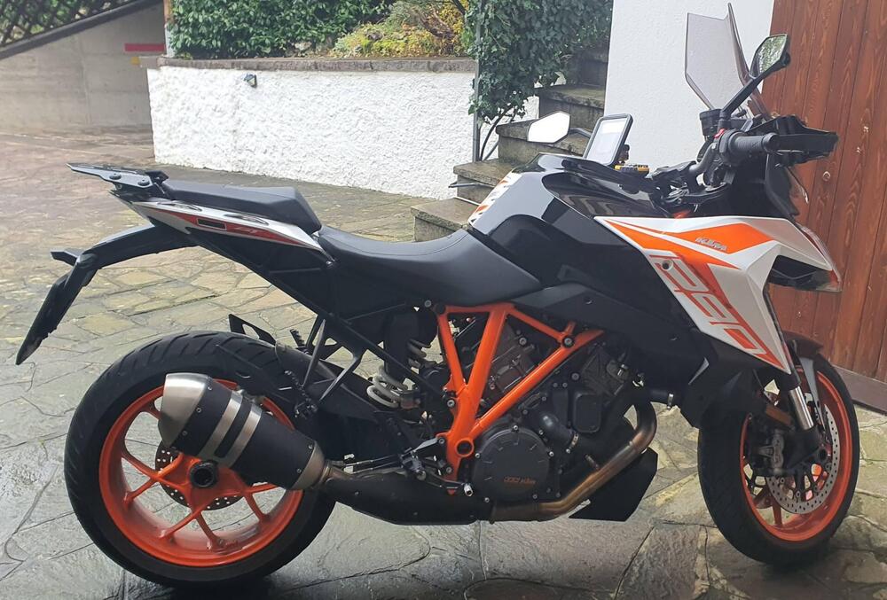 KTM 1290 Super Duke GT (2021) (4)