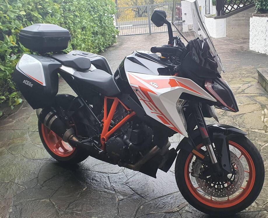 KTM 1290 Super Duke GT (2021)