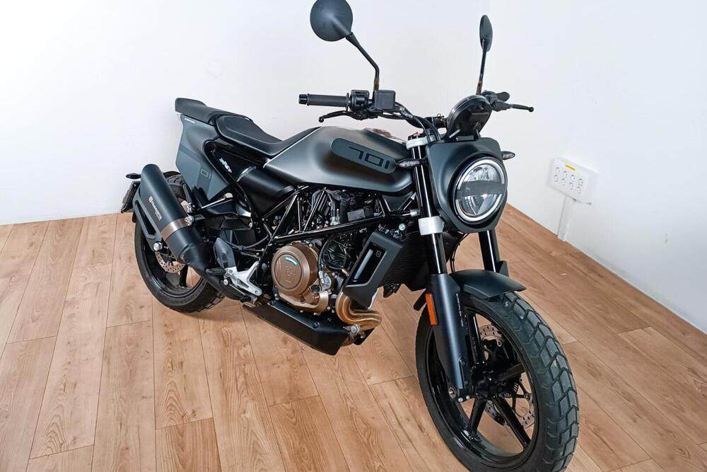 Husqvarna Svartpilen 701 (2019) (2)