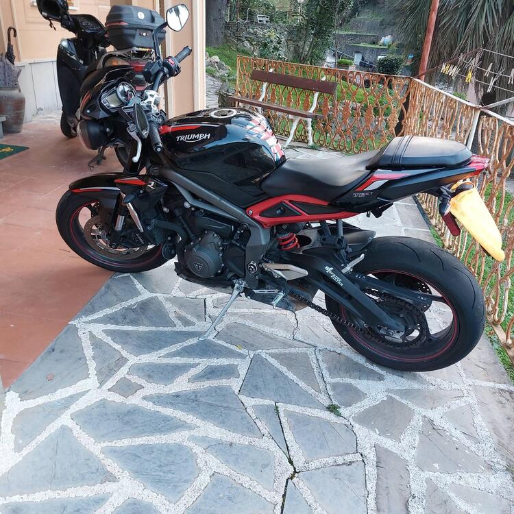 Triumph Street Triple R (2020 - 23) (4)