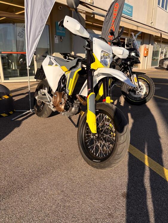 Husqvarna 701 Supermoto (2021)