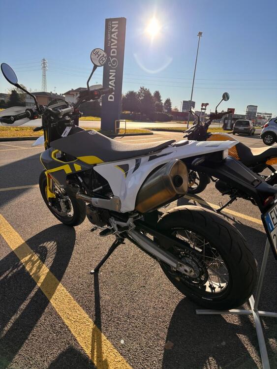 Husqvarna 701 Supermoto (2021) (3)