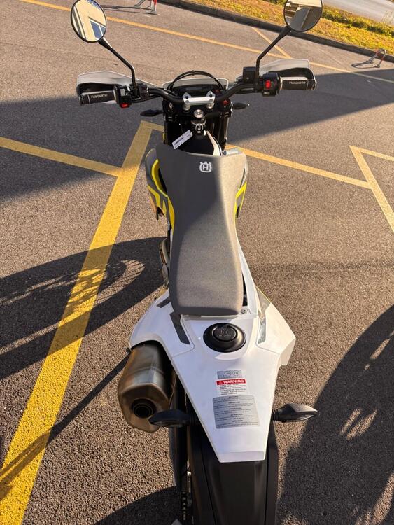 Husqvarna 701 Supermoto (2021) (5)