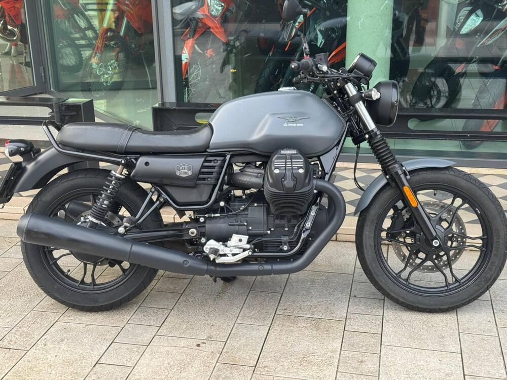 Moto Guzzi V7 III Stone (2017 - 20)