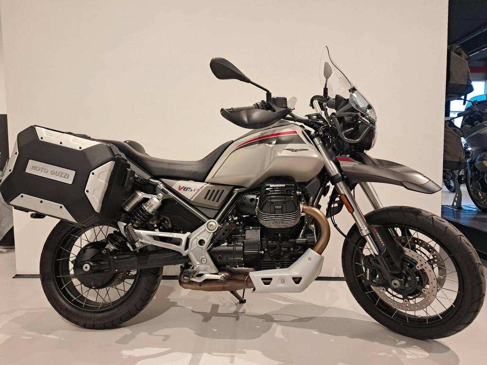 Moto Guzzi V85 TT Travel (2021 - 23)