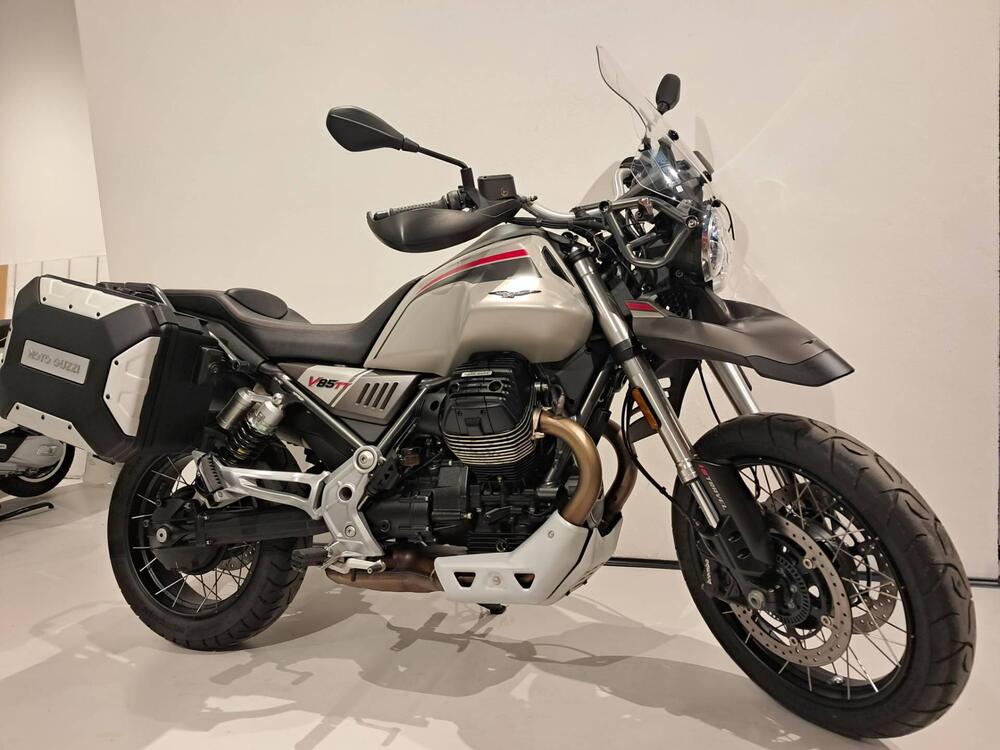 Moto Guzzi V85 TT Travel (2021 - 23) (2)