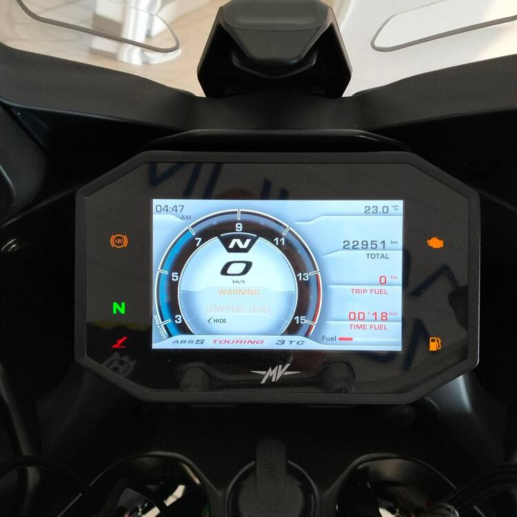 MV Agusta Turismo Veloce 800 Lusso SCS (2021 - 24) (4)