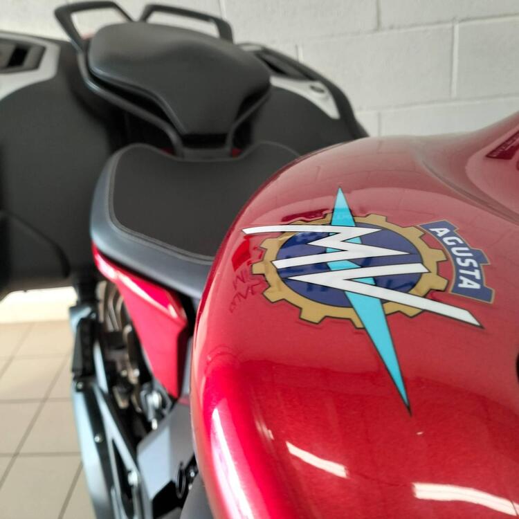 MV Agusta Turismo Veloce 800 Lusso SCS (2021 - 24) (2)