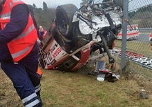 VLN, Nürburgring: un'auto decolla sul pubblico. Muore uno spettatore [video] 