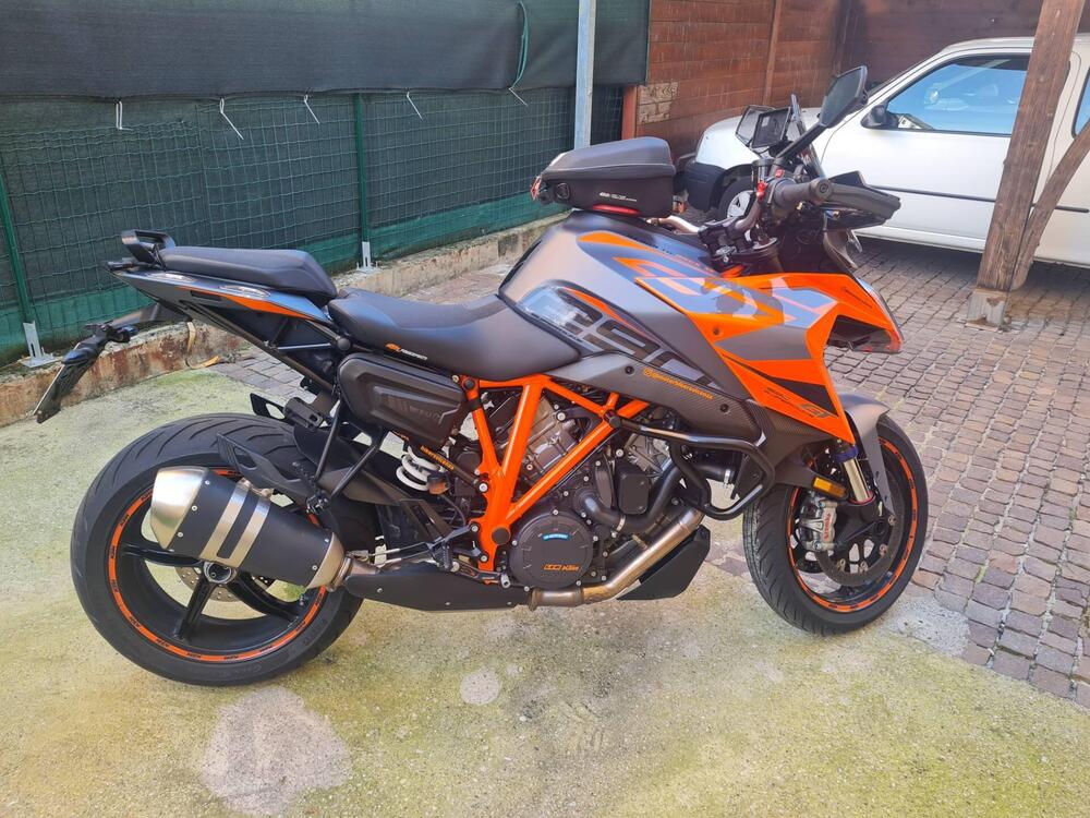 KTM 1290 Super Duke GT (2022 - 24) (2)