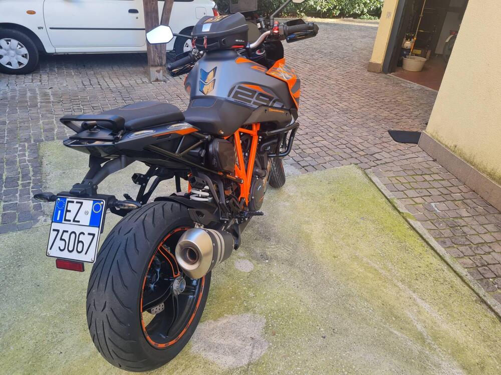 KTM 1290 Super Duke GT (2022 - 24) (4)