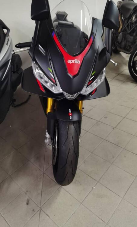 Aprilia RSV4 1100 Factory (2021 - 24) (2)