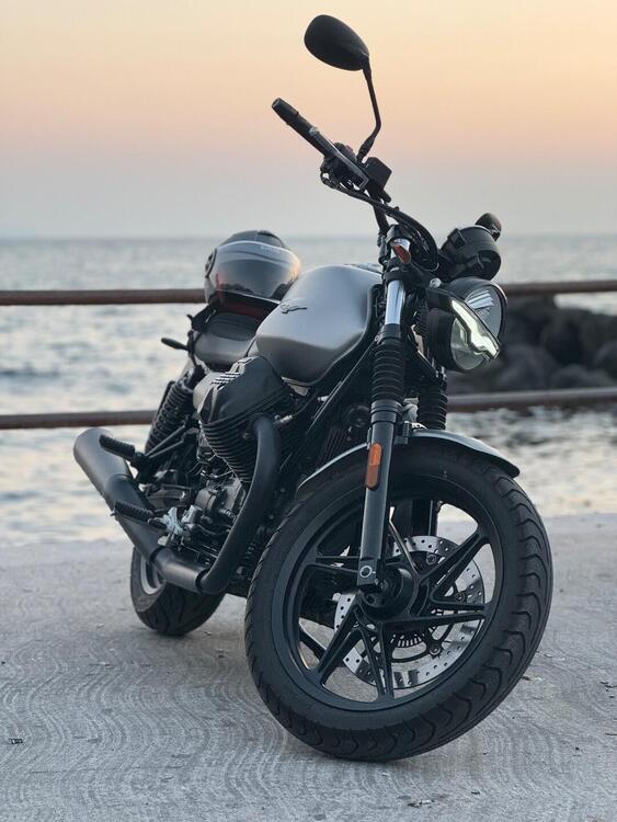 Moto Guzzi V7 Stone (2021 - 24) (3)