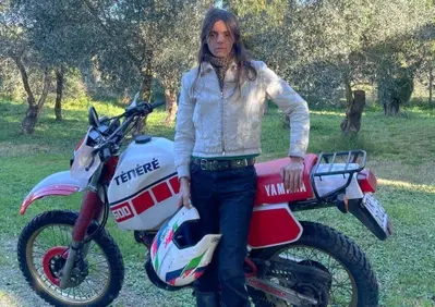 A Sanremo anche Lucio Corsi, il cantautore-motociclista amico di Franco Morbidelli [VIDEO]