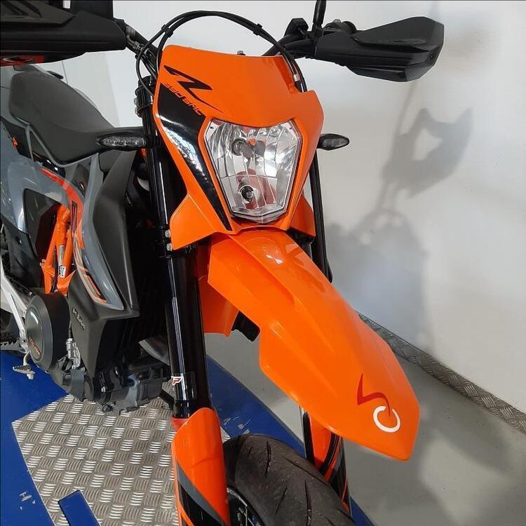 KTM 690 SMC R (2021 - 22) (4)