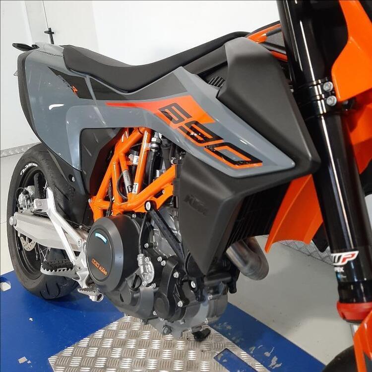 KTM 690 SMC R (2021 - 22) (5)