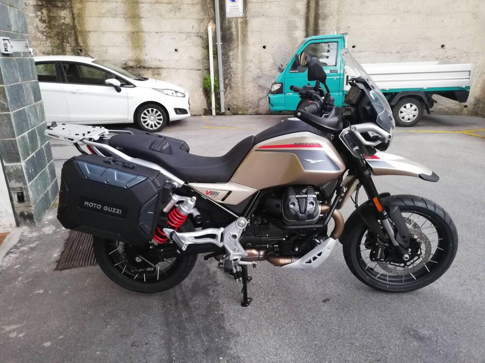 Moto Guzzi V85 TT Travel (2024)