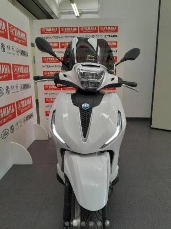 Piaggio Beverly 300 Hpe (2021) (2)