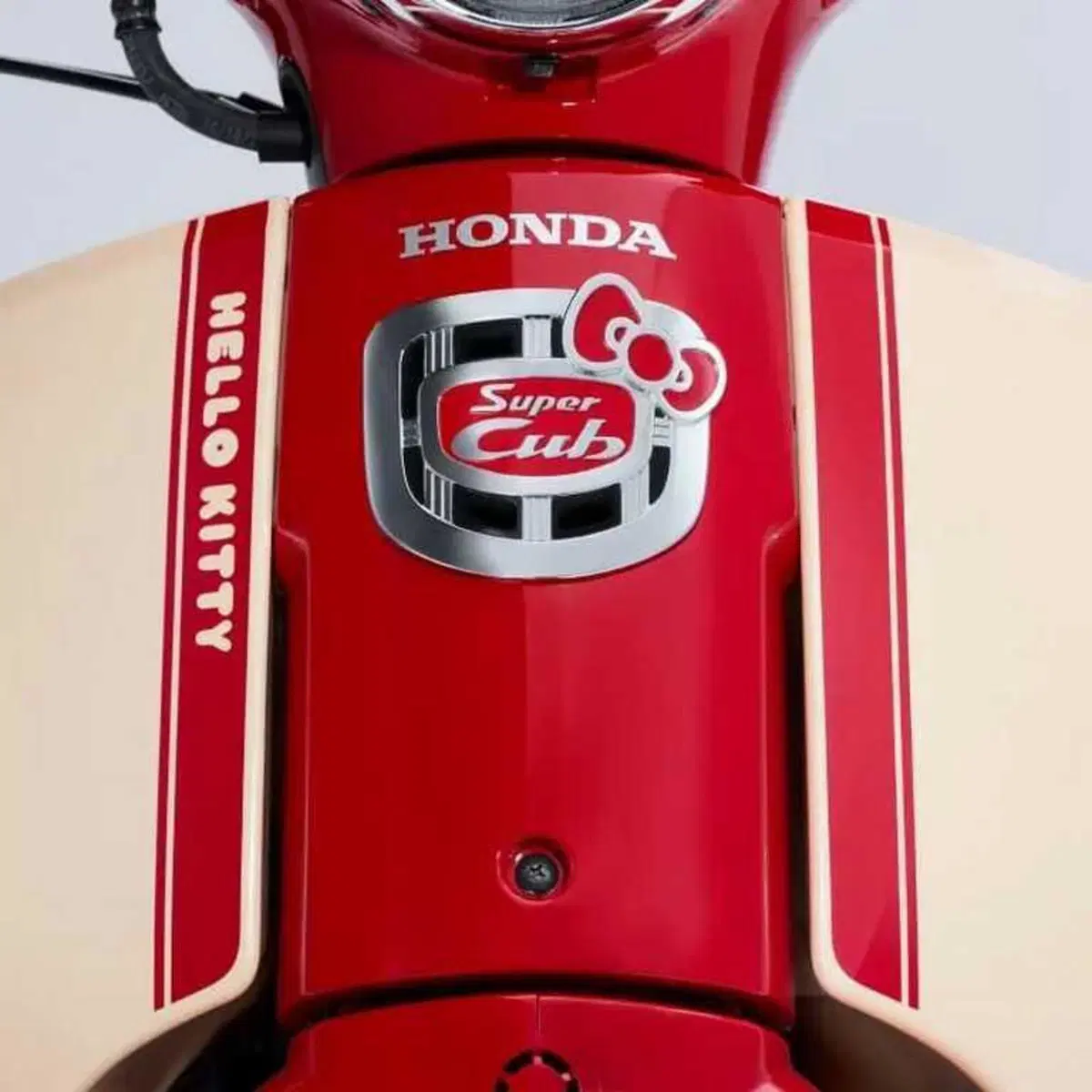 Honda: dopo lo Scoopy arriva ache un Super Cub dedicato a Hello Kitty (VIDEO) (4)