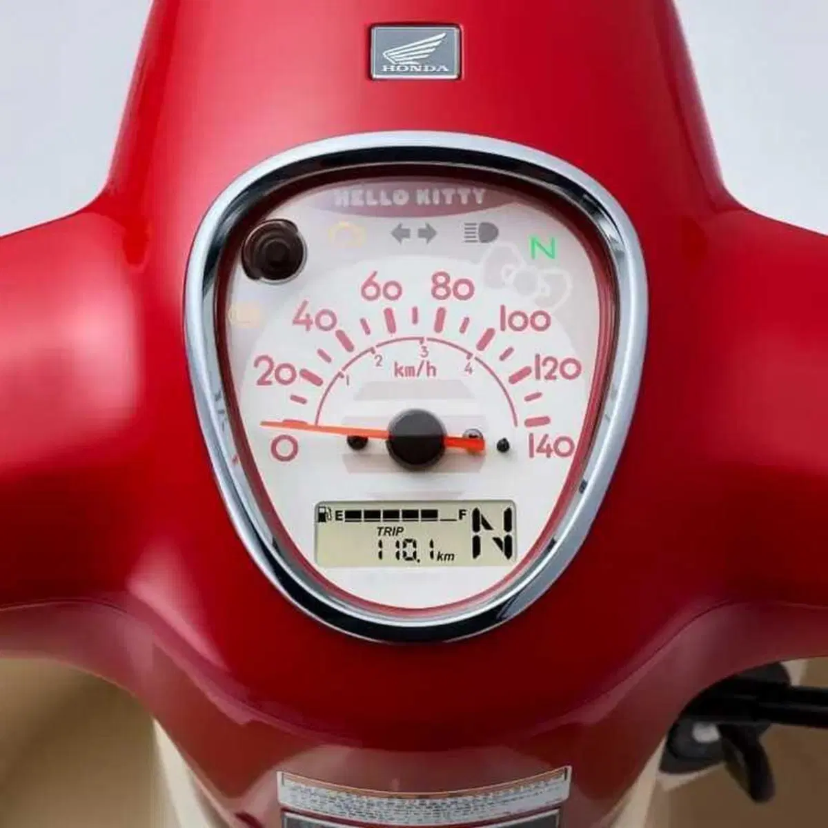 Honda: dopo lo Scoopy arriva ache un Super Cub dedicato a Hello Kitty (VIDEO) (5)