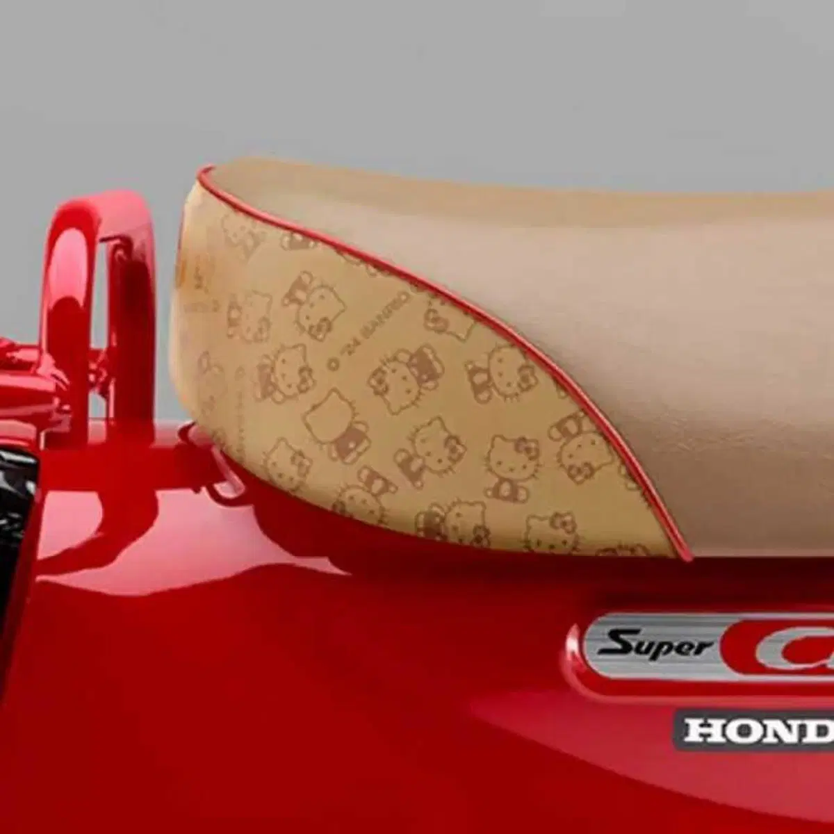 Honda: dopo lo Scoopy arriva ache un Super Cub dedicato a Hello Kitty (VIDEO) (6)