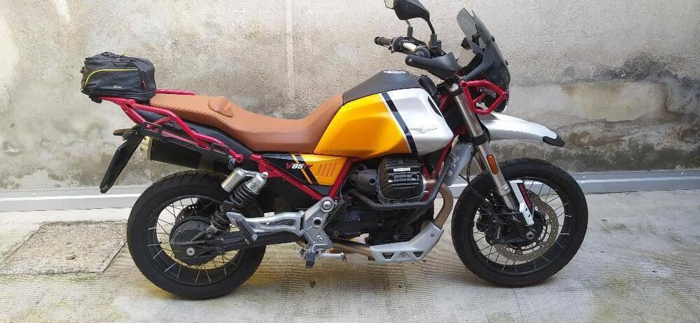 Moto Guzzi V85 TT Evocative Graphics (2021 - 23) (4)