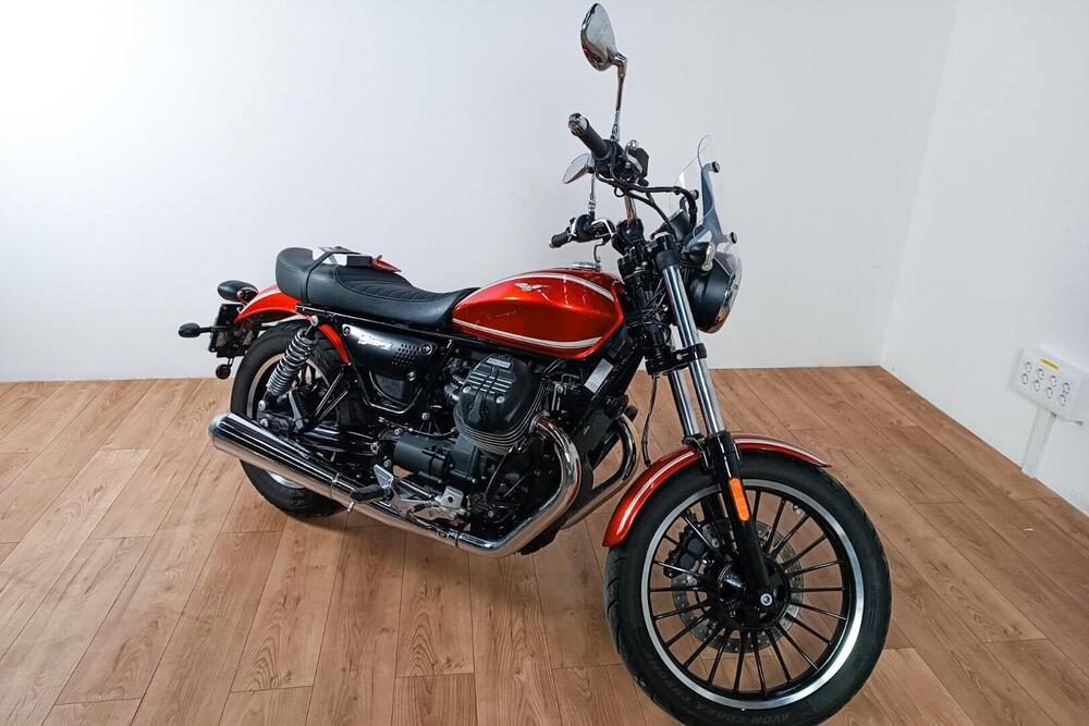 Moto Guzzi V9 Roamer (2016 - 18) (2)