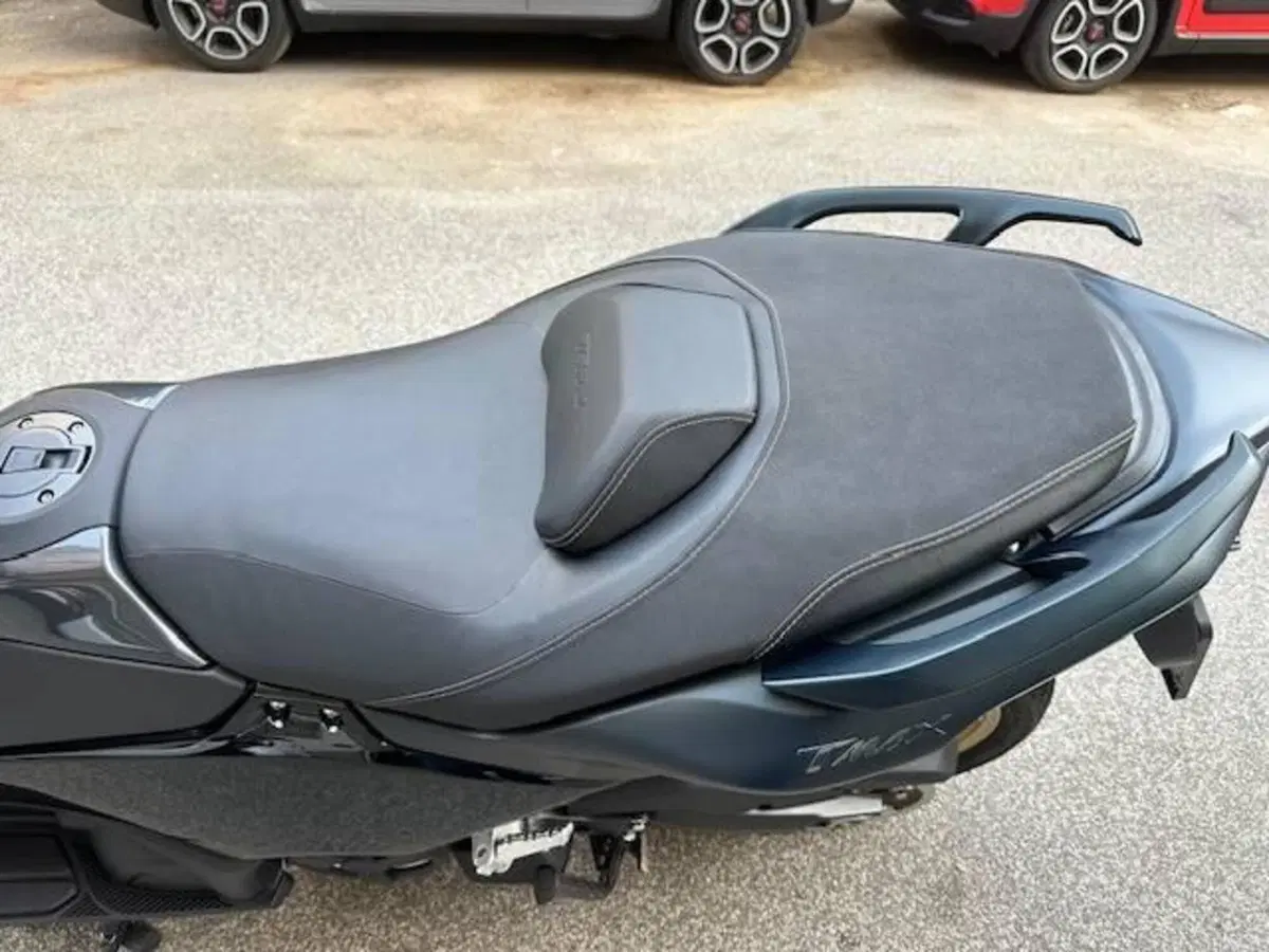 Yamaha T-Max 560 Tech Max (2022 - 24) (10)