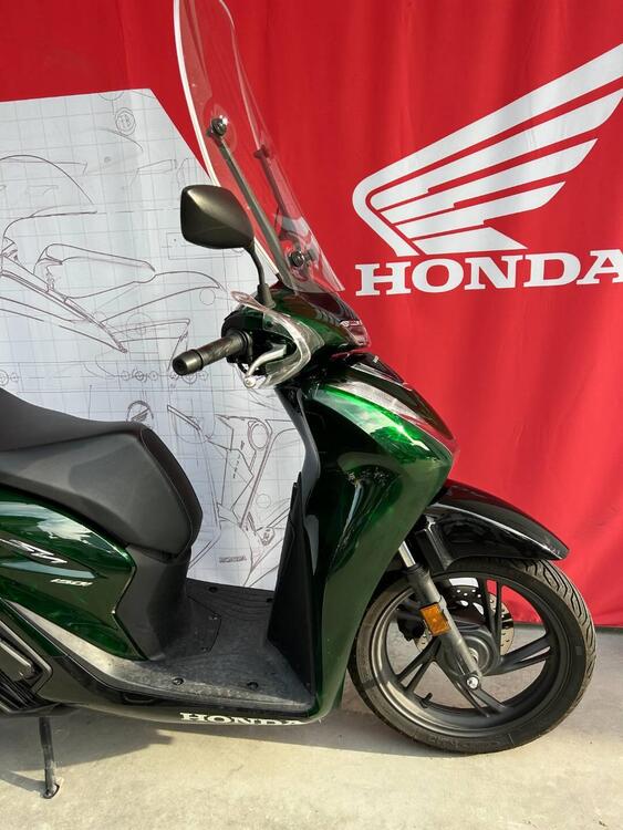 Honda SH 150i Vetro (2024) (2)