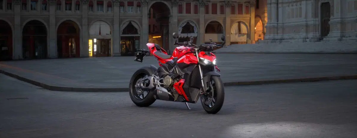Ducati Streetfighter V4 2025: configurazione stradale (5)