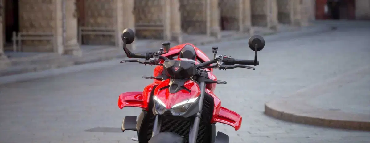 Ducati Streetfighter V4 2025: configurazione stradale (2)