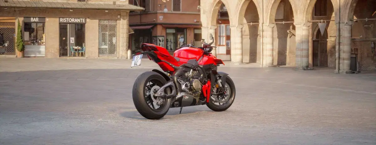Ducati Streetfighter V4 2025: configurazione stradale (3)