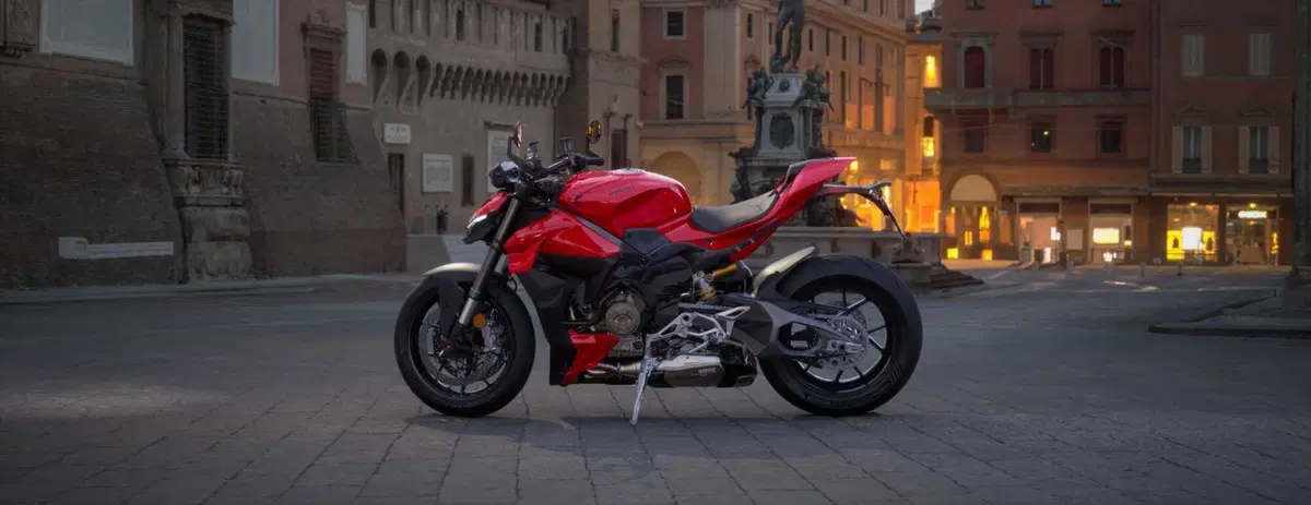 Ducati Streetfighter V4 2025: configurazione stradale (4)