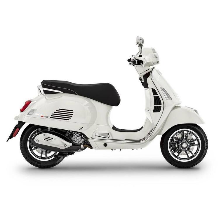 Vendo Vespa GTS 300 Super (2023 24) nuova a Venezia (codice 9595091