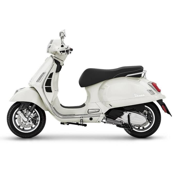 Vendo Vespa GTS 300 Super (2023 24) nuova a Venezia (codice 9595091