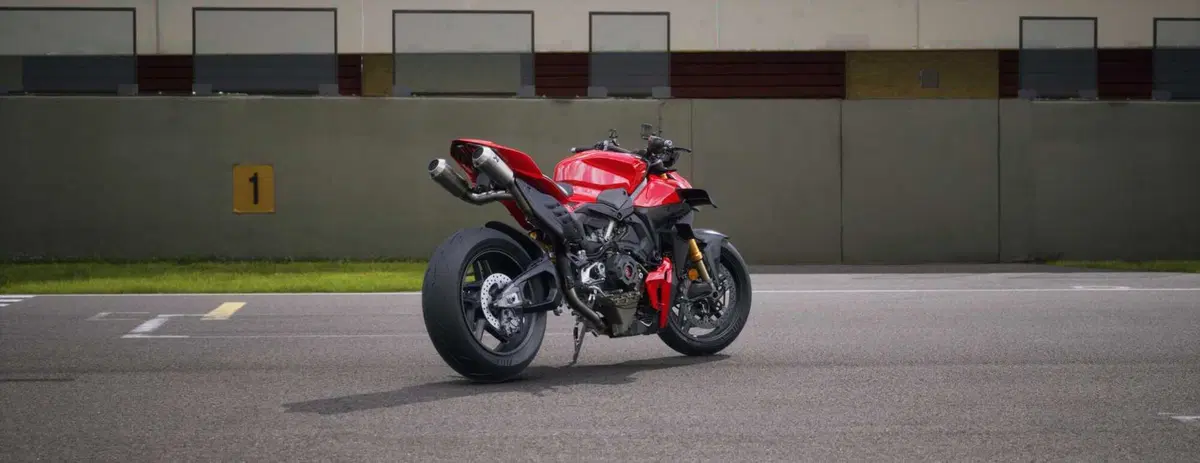 Ducati Streetfighter V4S 2025 pronta alla pista (3)