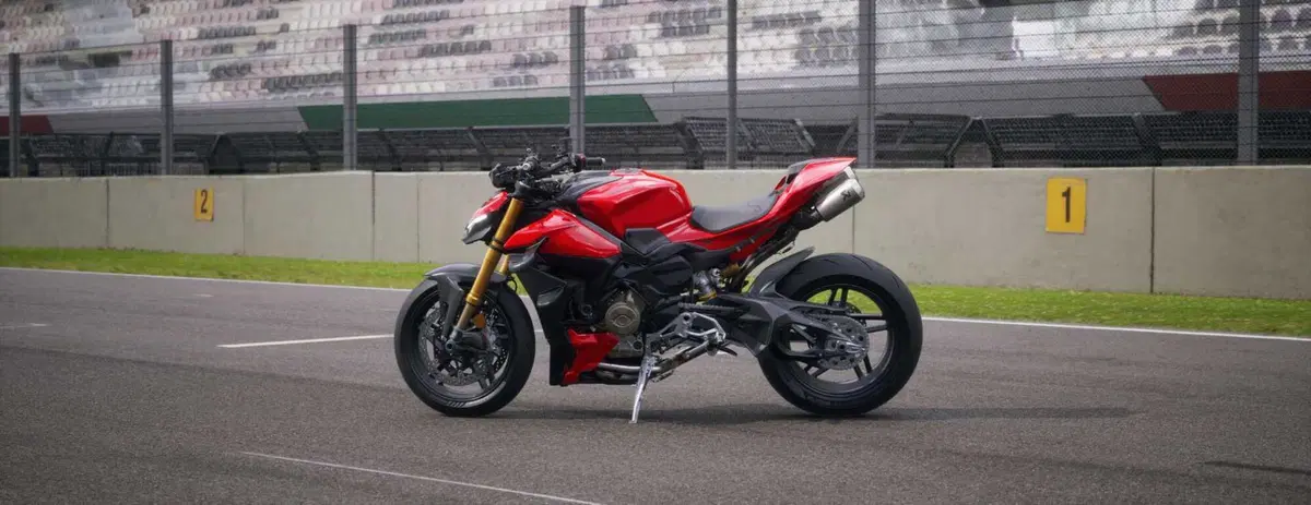 Ducati Streetfighter V4S 2025 pronta alla pista (4)