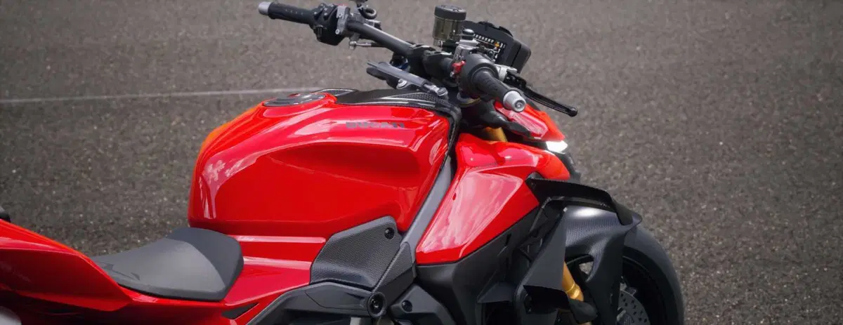 Ducati Streetfighter V4S 2025 pronta alla pista (6)