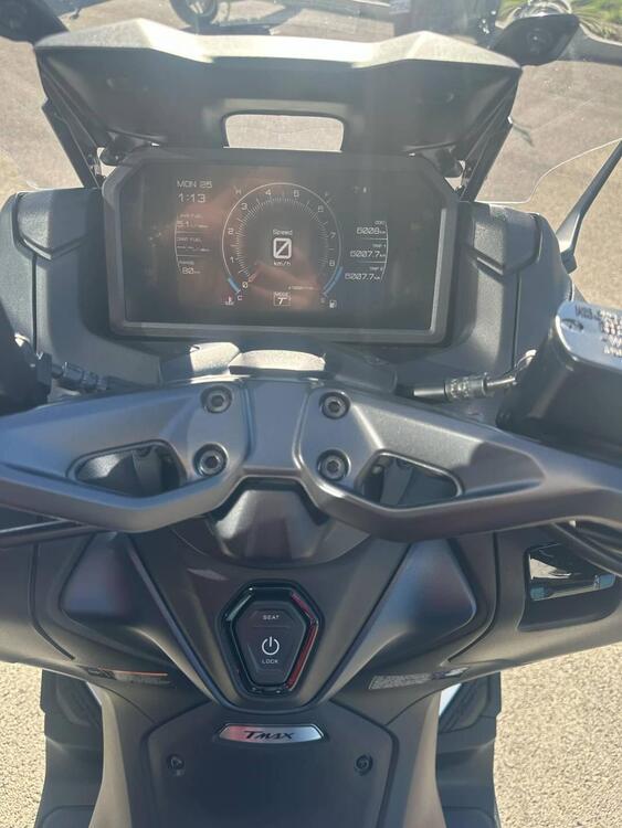 Yamaha T-Max 560 (2022 - 24) (4)