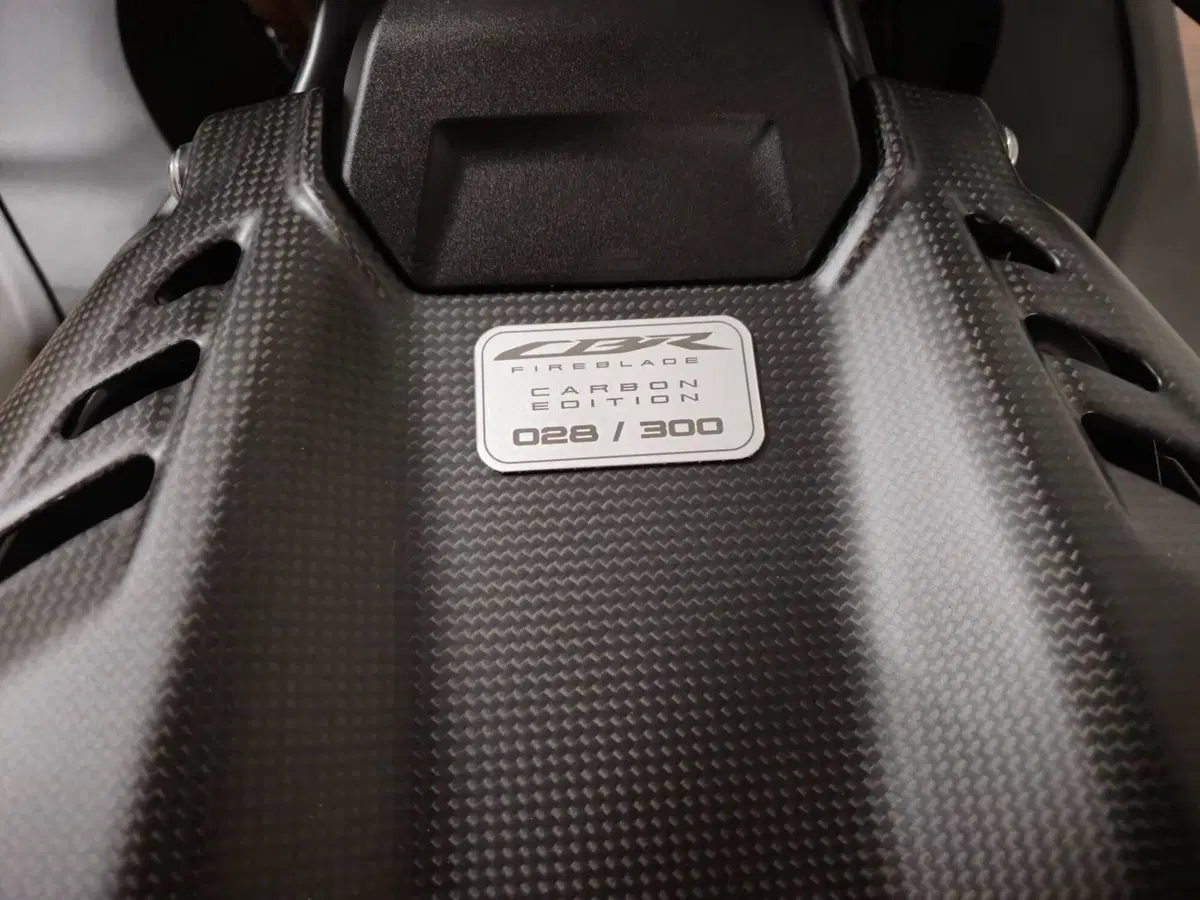 Honda CBR 1000 RR-R Fireblade SP Carbon Edition (2024 - 26) (5)