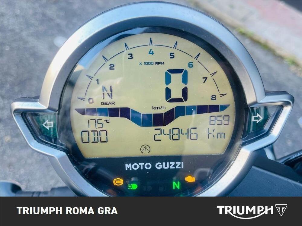 Moto Guzzi V7 Stone (2021 - 24) (4)