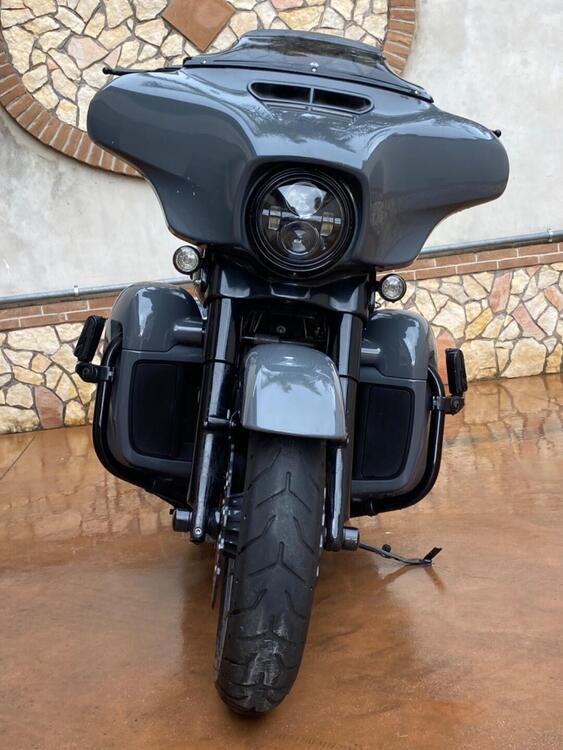 Harley-Davidson 117 Street Glide (2018 - 20) - FLHXSE (2)