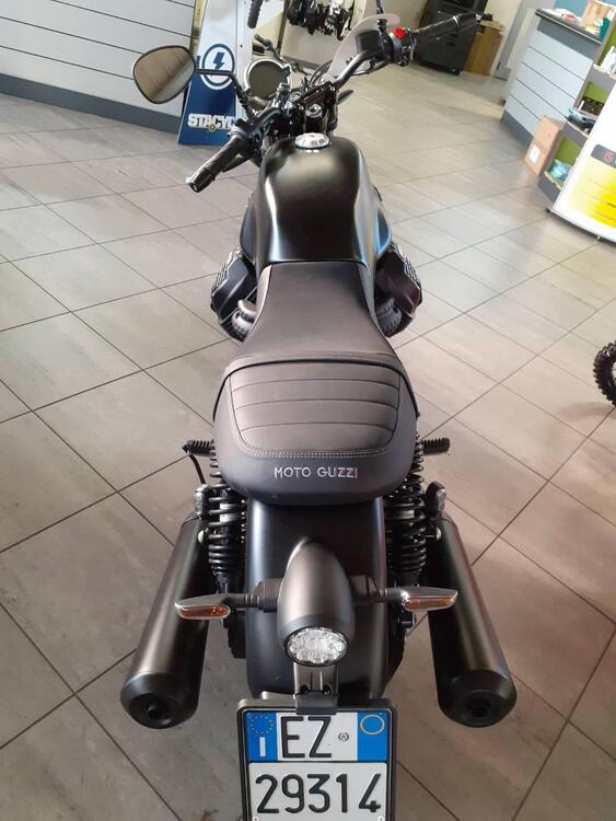 Moto Guzzi V7 Stone (2021 - 24) (5)