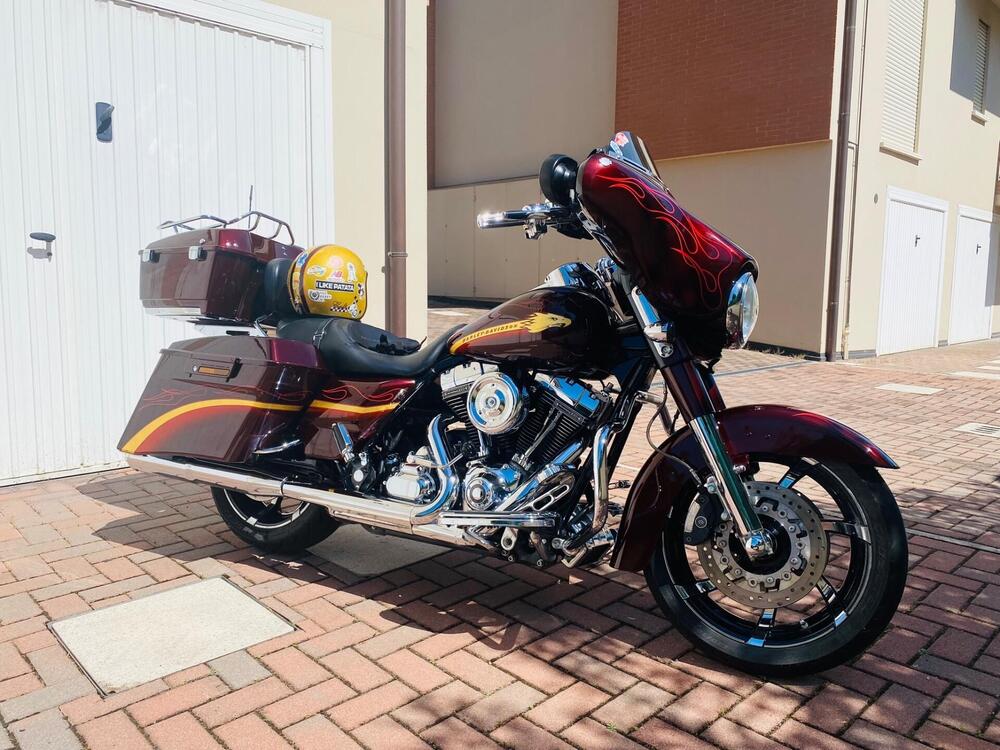 Harley-Davidson 1800 Street Glide (2010 - 11) - FLHXSE