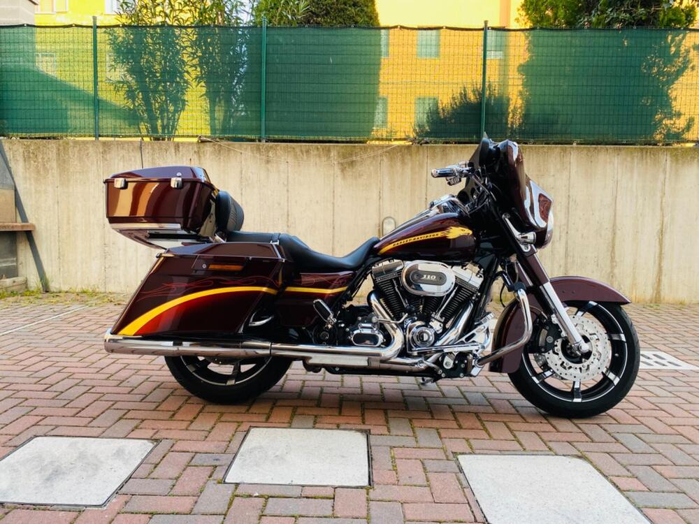 Harley-Davidson 1800 Street Glide (2010 - 11) - FLHXSE (4)