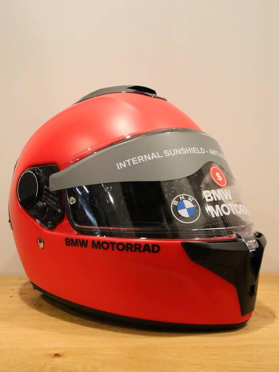 CASCO XOMO CARBON NEON RED BMW (2)