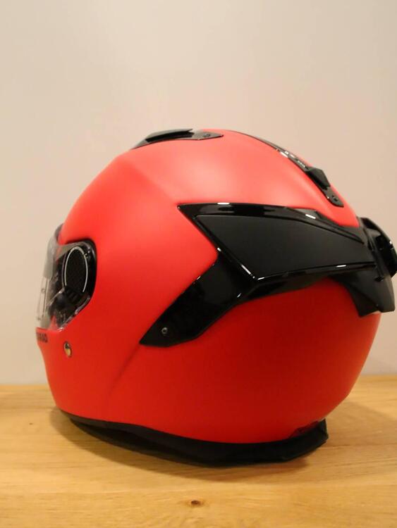 CASCO XOMO CARBON NEON RED BMW (4)