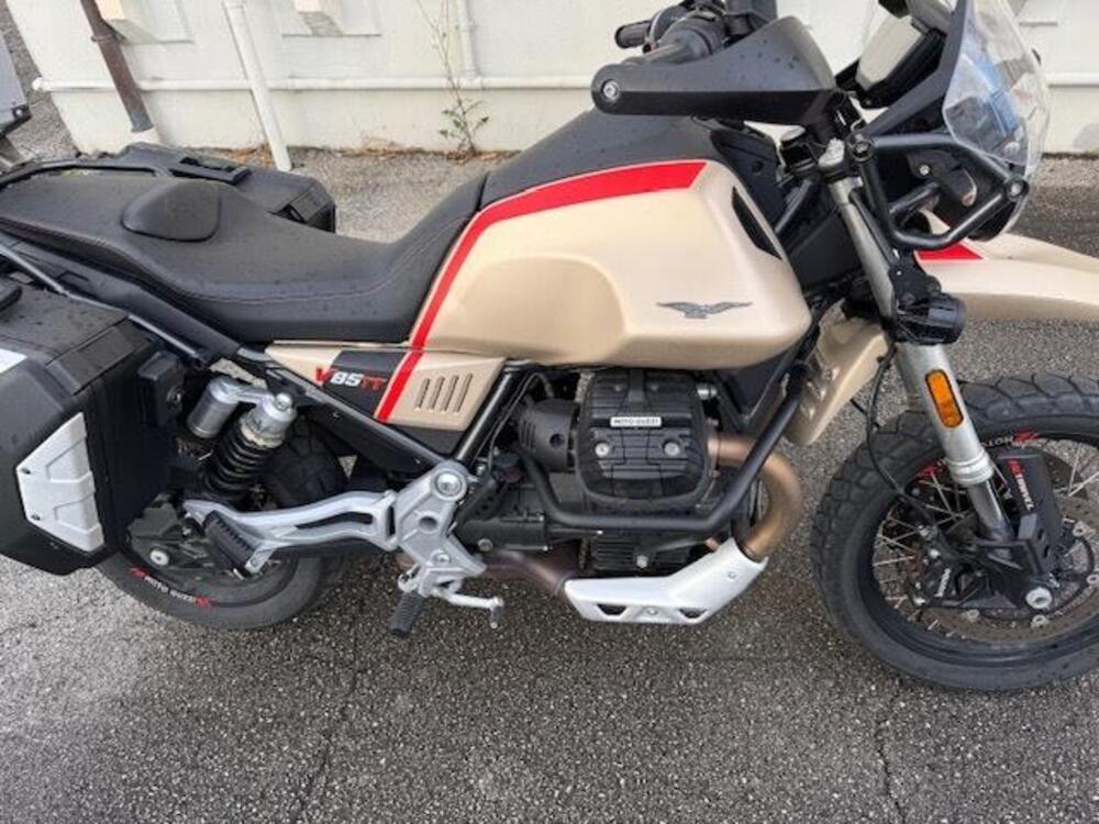 Moto Guzzi V85 TT Travel (2020)