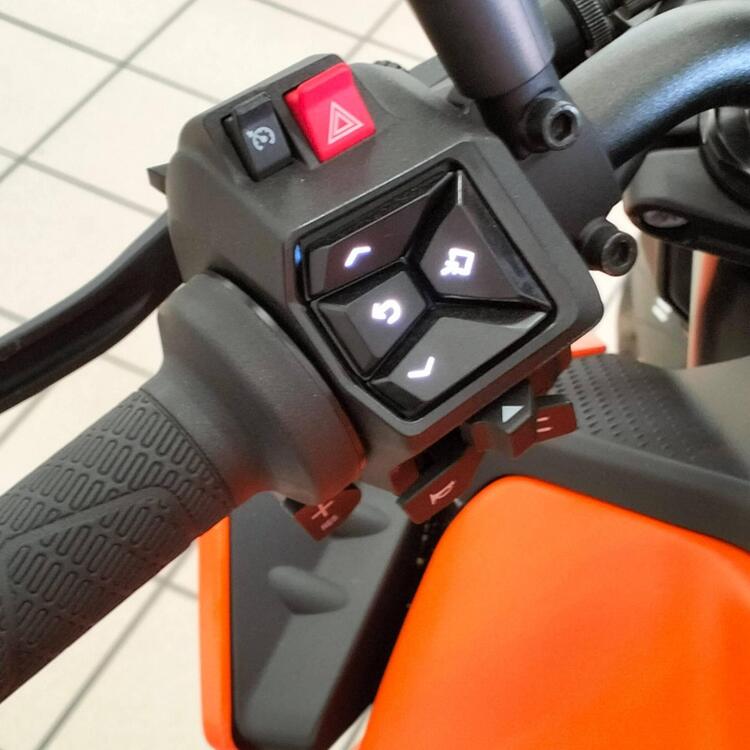 KTM 990 Duke (2024) (4)