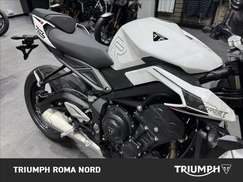 Triumph Street Triple 765 R (2023 - 26) (8)
